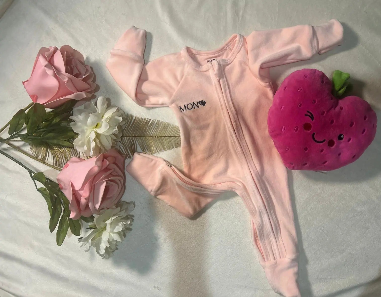 Zip frontal et ouverture entre les jambes du pyjama bébé pour change facile